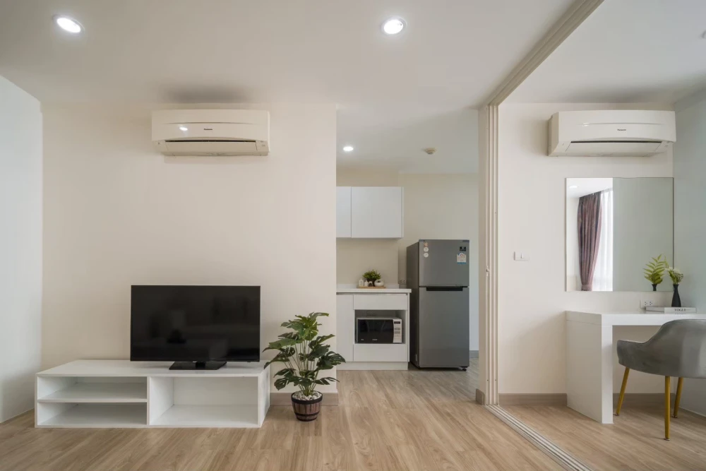 For sale: Element Srinakarin, a lovely room decorated in clean white tones. Hurry and book now before you miss out++