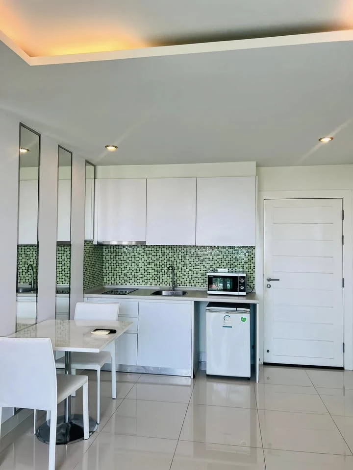For sale: Amazon Residence Pattaya (Jomtien), 8th floor, swimming pool view, very comfortable, definitely not cramped. Don't just look, hurry and rese
