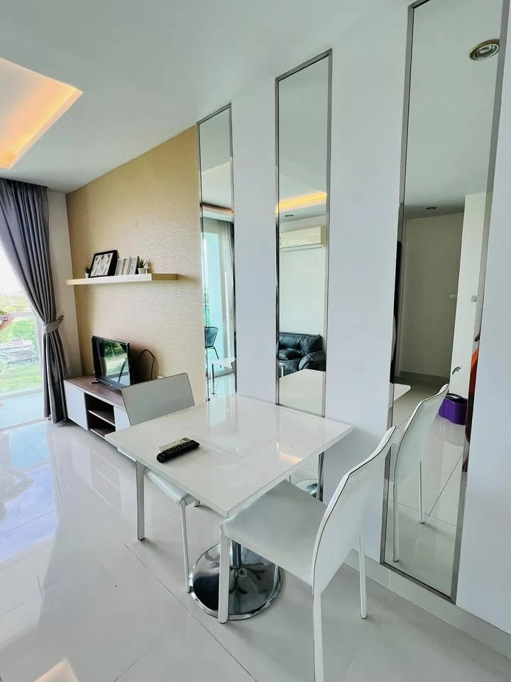 For sale: Amazon Residence Pattaya (Jomtien), 8th floor, swimming pool view, very comfortable, definitely not cramped. Don't just look, hurry and rese