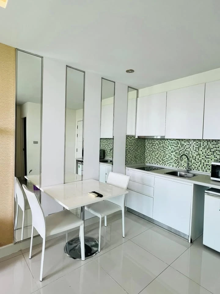 For sale: Amazon Residence Pattaya (Jomtien), 8th floor, swimming pool view, very comfortable, definitely not cramped. Don't just look, hurry and rese
