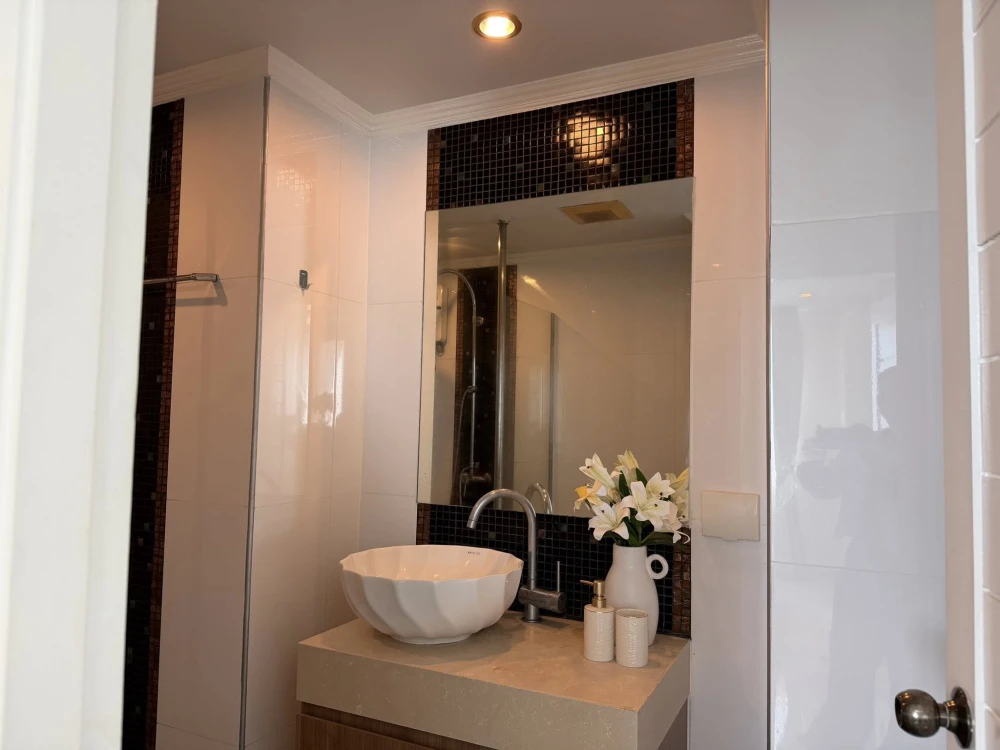 For sale: Amazon Residence Pattaya (Jomtien), 38 sq m, 8th floor. Beautifully decorated with built-in furniture. A very comfortable place to live.