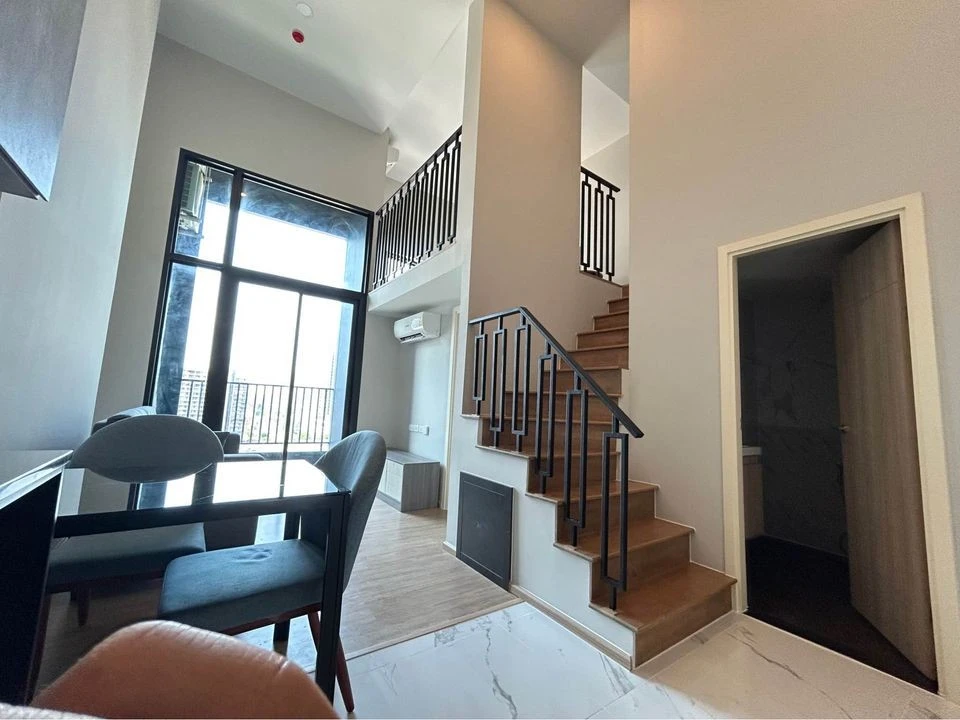 For sale: Ken Attitude Ratchadaphisek, 2-storey condo, 4.7-meter high ceiling, on the banks of the Chao Phraya River. Don't miss it!