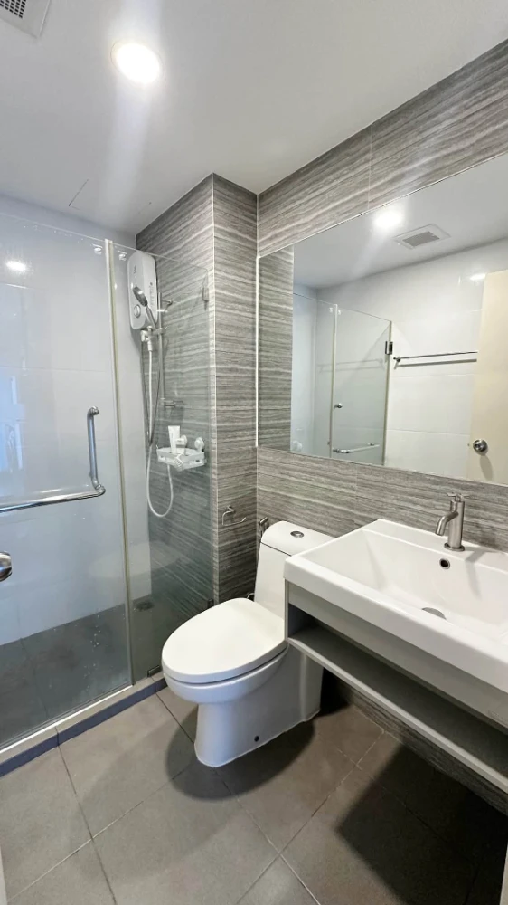 For sale: Kensington Phaholyothin 63. Morning sun, unobstructed BTS view, located at the end of the hallway on the top floor. Quiet and peaceful, near