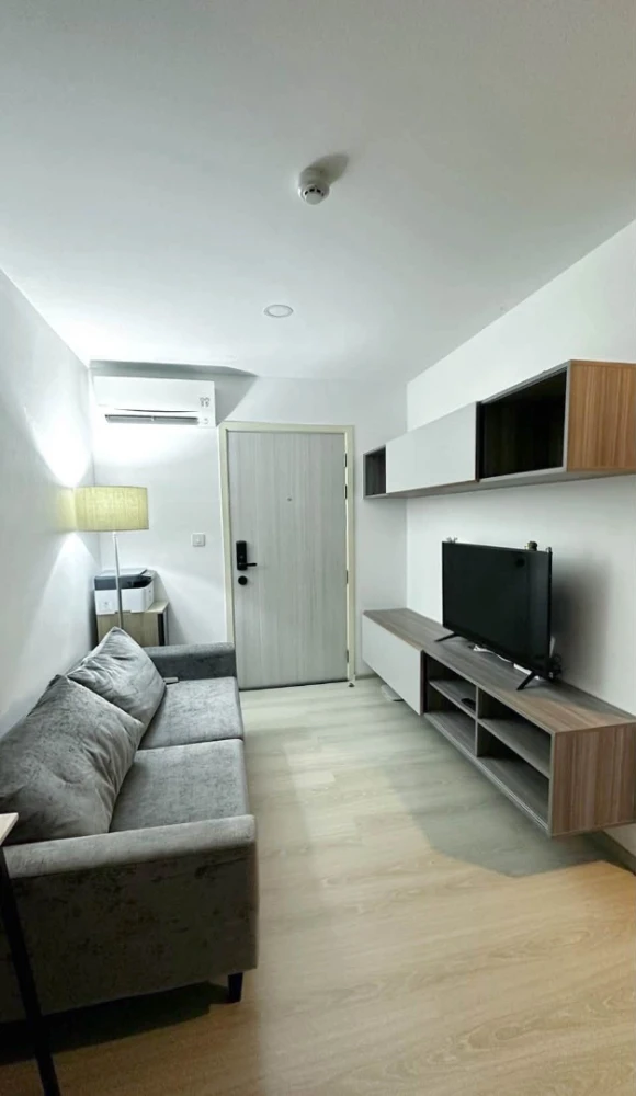 For sale: Kensington Phaholyothin 63. Morning sun, unobstructed BTS view, located at the end of the hallway on the top floor. Quiet and peaceful, near