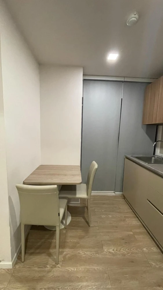For sale: Cave Town Space, 5th floor, glass-partitioned room, simple decoration, fully furnished, don't miss out.