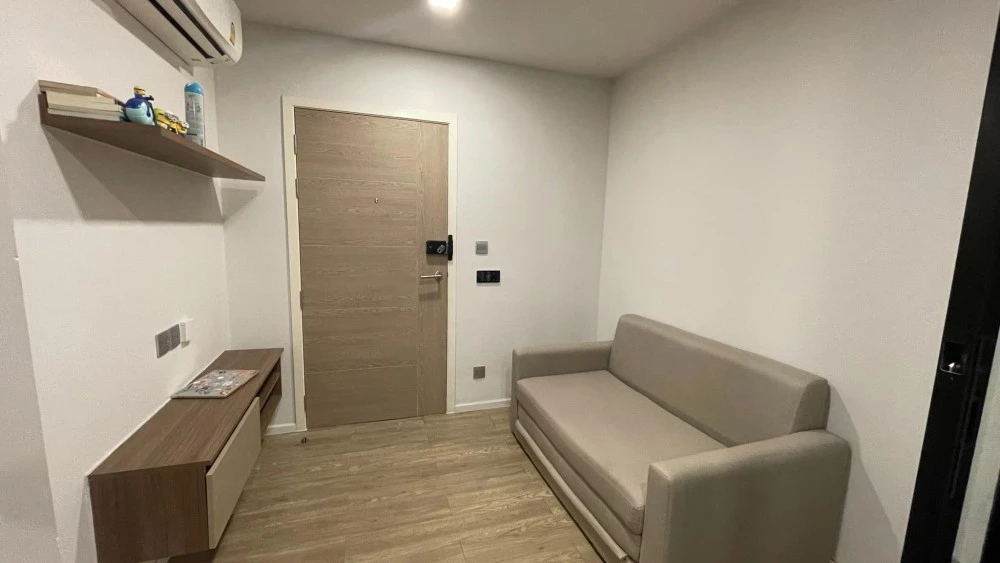For sale: Cave Town Space, 5th floor, glass-partitioned room, simple decoration, fully furnished, don't miss out.