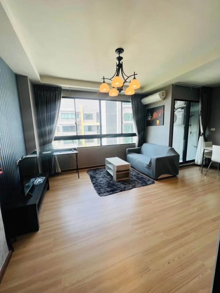 For sale: J Condo Sathorn-Kanlapaphruek, fully furnished and ready to move in. Just bring your bags and you can move in right away. Don't hesitate.