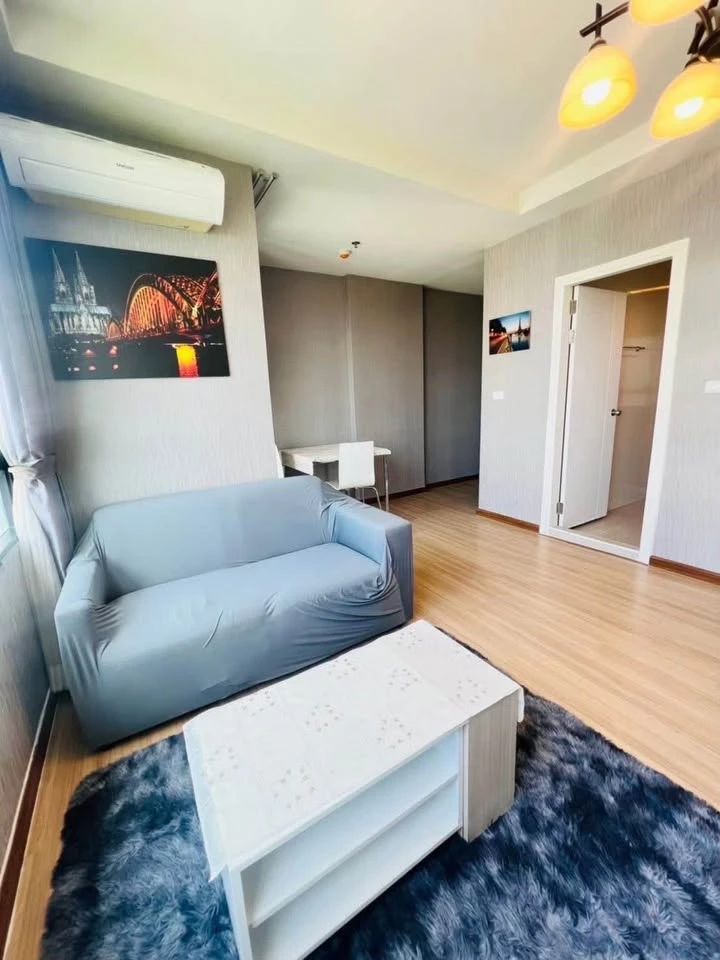 For sale: J Condo Sathorn-Kanlapaphruek, fully furnished and ready to move in. Just bring your bags and you can move in right away. Don't hesitate.