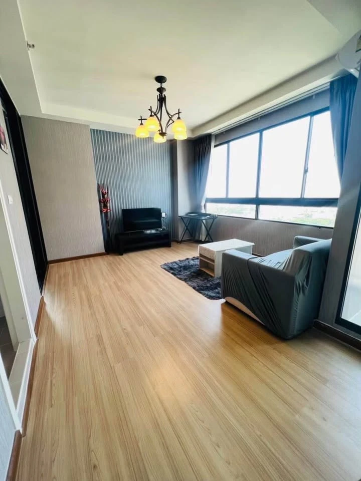For sale: J Condo Sathorn-Kanlapaphruek, fully furnished and ready to move in. Just bring your bags and you can move in right away. Don't hesitate.