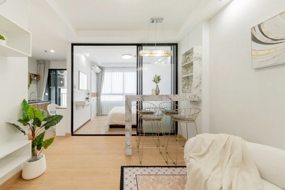 For sale: J Condo Sathorn-Kanlapaphruek. Beautiful and comfortable unit with complete amenities. Just bring your belongings and move in! Book now befo