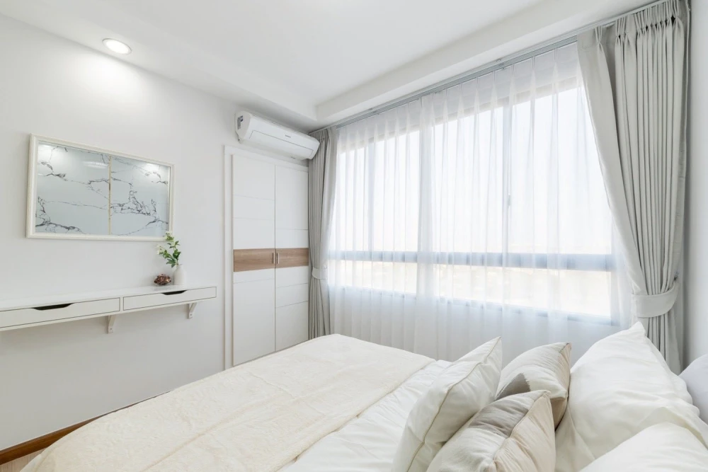 For sale: J Condo Sathorn-Kanlapaphruek. Beautiful and comfortable unit with complete amenities. Just bring your belongings and move in! Book now befo