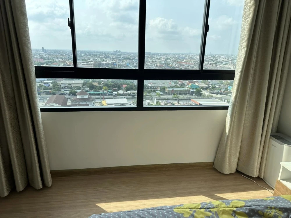 For sale J Condo Sathorn-Kanlapapruek The rooms are separated into sections, perfectly divided into zones. You can't miss it.