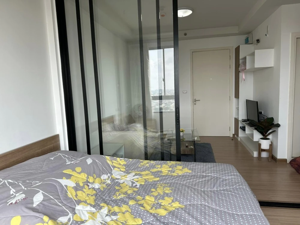 For sale J Condo Sathorn-Kanlapapruek The rooms are separated into sections, perfectly divided into zones. You can't miss it.