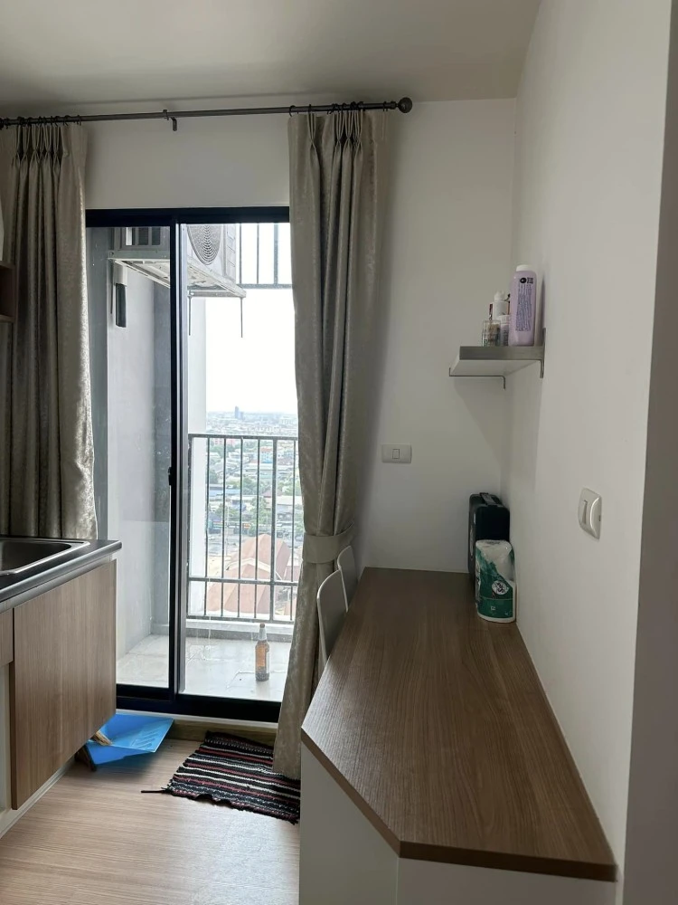 For sale J Condo Sathorn-Kanlapapruek The rooms are separated into sections, perfectly divided into zones. You can't miss it.