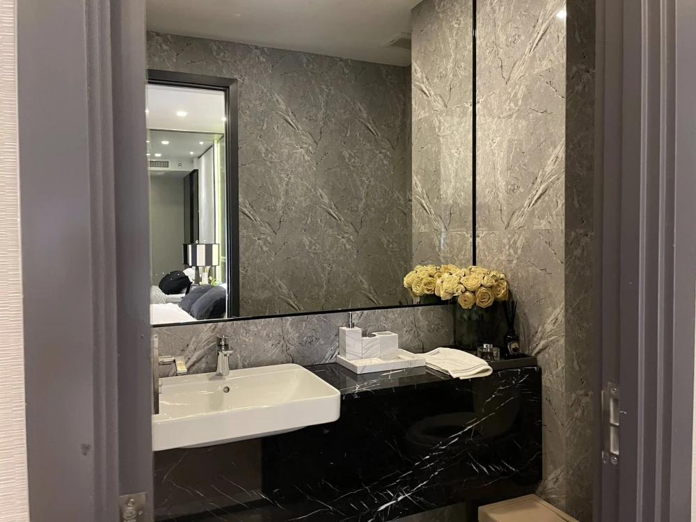 For sale or rent: Ashton Asoke, beautifully decorated room, fully built-in, 17th floor, high view, convenient, complete in one place. Reserve now, don