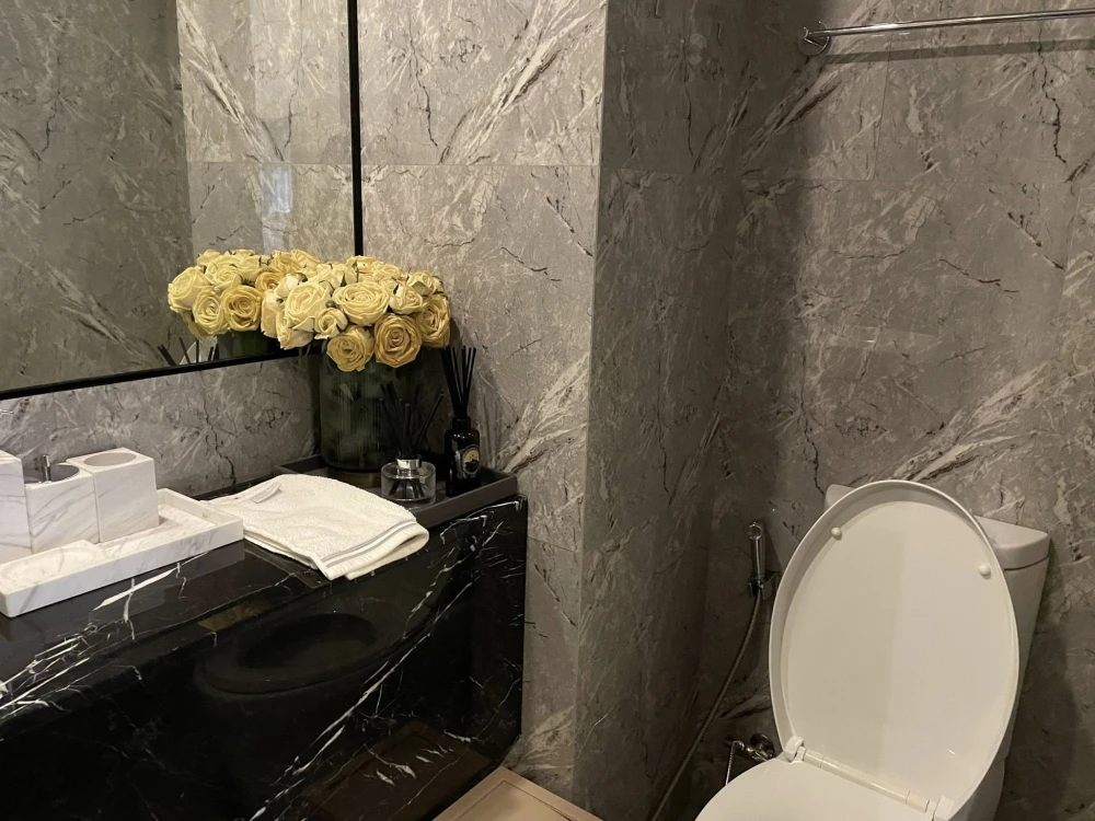 For sale or rent: Ashton Asoke, beautifully decorated room, fully built-in, 17th floor, high view, convenient, complete in one place. Reserve now, don