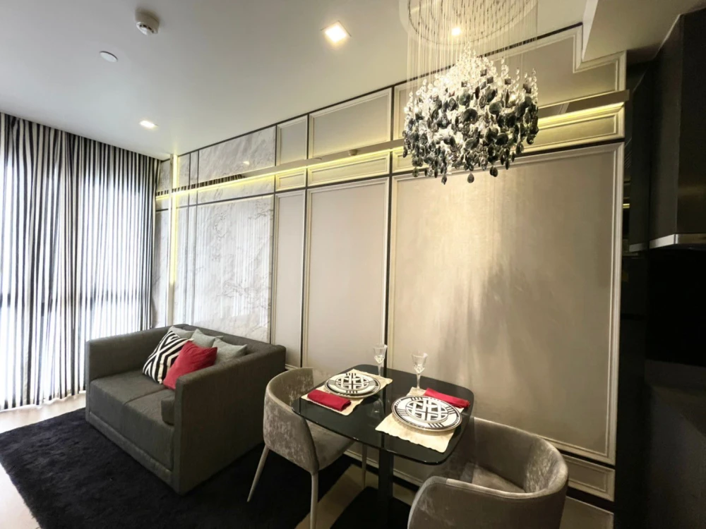 For sale or rent: Ashton Asoke, beautifully decorated room, fully built-in, 17th floor, high view, convenient, complete in one place. Reserve now, don