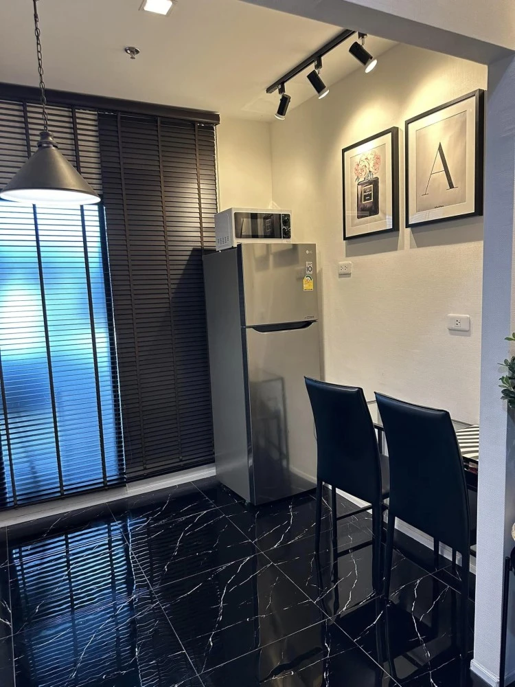 For sale, for rent, Ideo new rama 9, beautifully decorated room, 6th floor, full view of the pool, come and own this place today.
