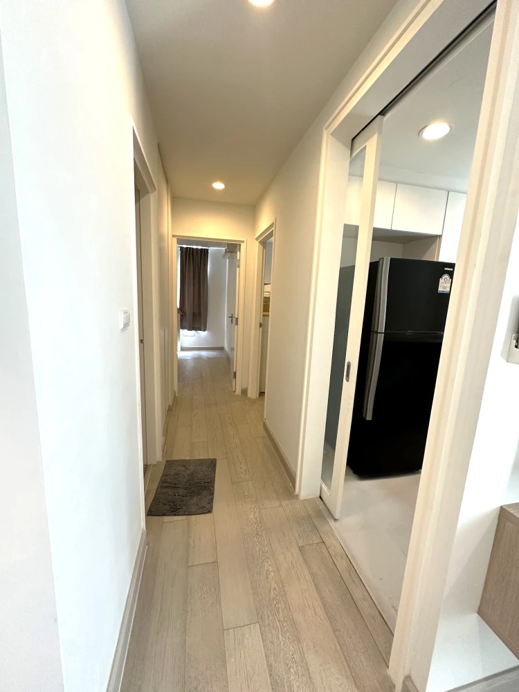 For sale, for rent: The Bangkok Sathorn-Taksin 2 bedrooms, 2 bathrooms, 1st floor, view of the back of the building, see white walls, pleasing to the
