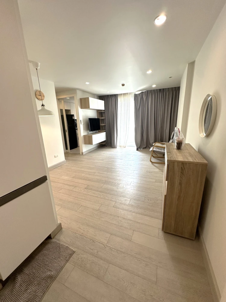 For sale, for rent: The Bangkok Sathorn-Taksin 2 bedrooms, 2 bathrooms, 1st floor, view of the back of the building, see white walls, pleasing to the