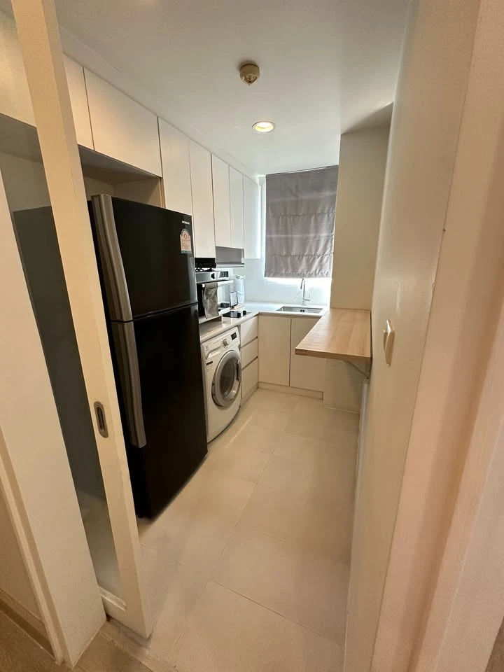 For sale, for rent: The Bangkok Sathorn-Taksin 2 bedrooms, 2 bathrooms, 1st floor, view of the back of the building, see white walls, pleasing to the