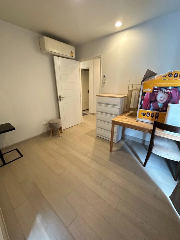 For sale, for rent: The Bangkok Sathorn-Taksin 2 bedrooms, 2 bathrooms, 1st floor, view of the back of the building, see white walls, pleasing to the