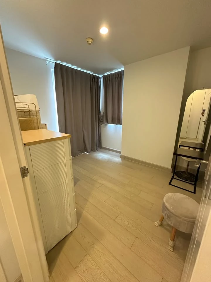For sale, for rent: The Bangkok Sathorn-Taksin 2 bedrooms, 2 bathrooms, 1st floor, view of the back of the building, see white walls, pleasing to the