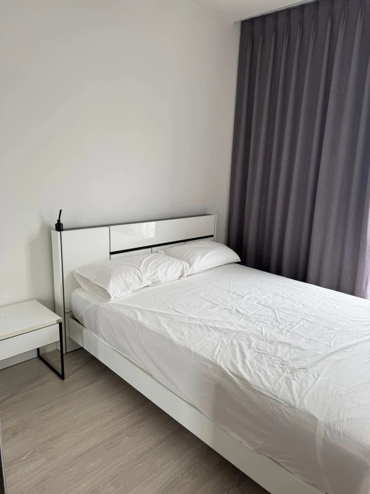 For sale rent Quinn Ratchada 17, corner room, very quiet, 2 bedrooms, 2 bathrooms, furnished + electrical appliances, hurry up and grab it.