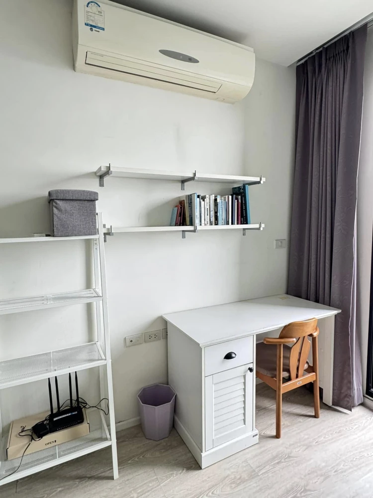 For sale rent Quinn Ratchada 17, corner room, very quiet, 2 bedrooms, 2 bathrooms, furnished + electrical appliances, hurry up and grab it.