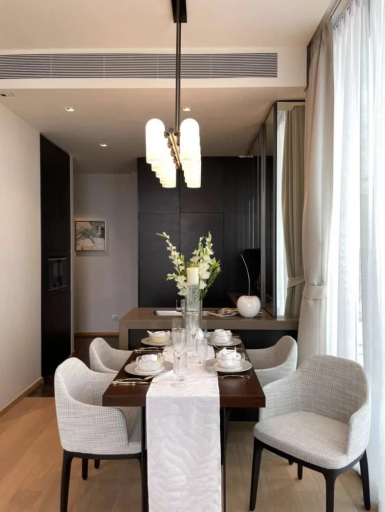For sale, for rent, Condo 28 Chidlom, beautiful room, looks very expensive, premium grade furniture, just come and move in.
