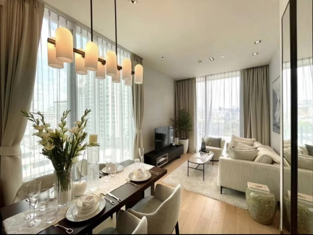 For sale, for rent, Condo 28 Chidlom, beautiful room, looks very expensive, premium grade furniture, just come and move in.