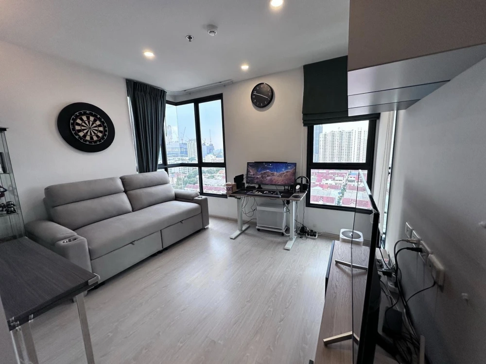 For sale or rent: Elio Del Nest condo, high floor corner unit, private, spacious and airy, beautiful city view with no obstructions. Fully furnished.