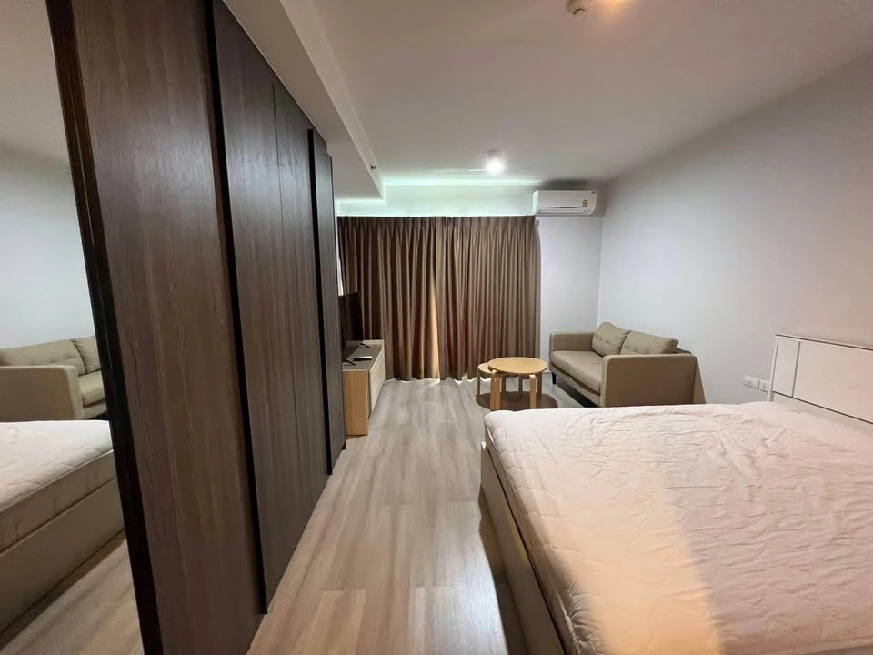 For sale, for rent, Ideo Ratchada Sutthisan condo, nice room, good size, high floor, great view, at a great price, hurry and book now.