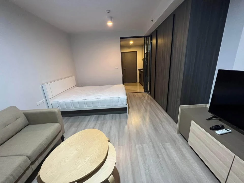 For sale, for rent, Ideo Ratchada Sutthisan condo, nice room, good size, high floor, great view, at a great price, hurry and book now.