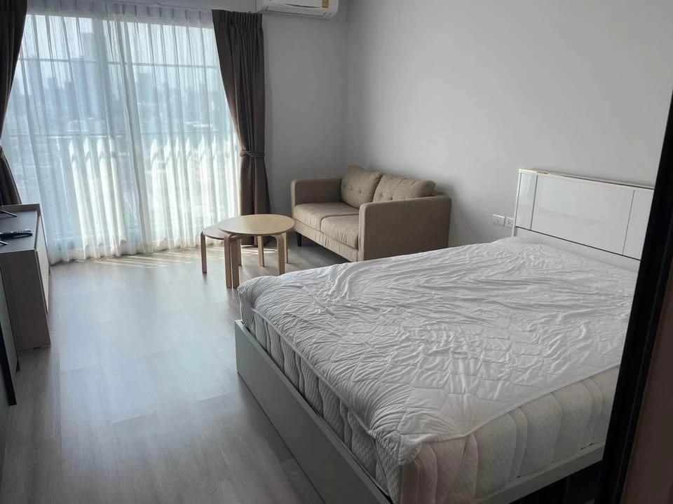 For sale, for rent, Ideo Ratchada Sutthisan condo, nice room, good size, high floor, great view, at a great price, hurry and book now.