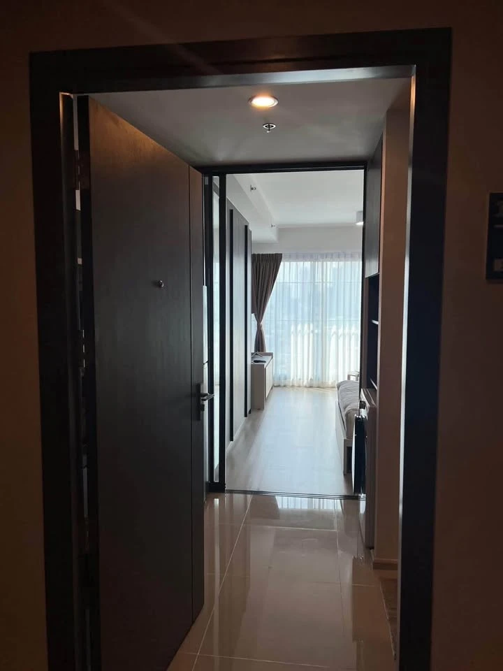 For sale, for rent, Ideo Ratchada Sutthisan condo, nice room, good size, high floor, great view, at a great price, hurry and book now.