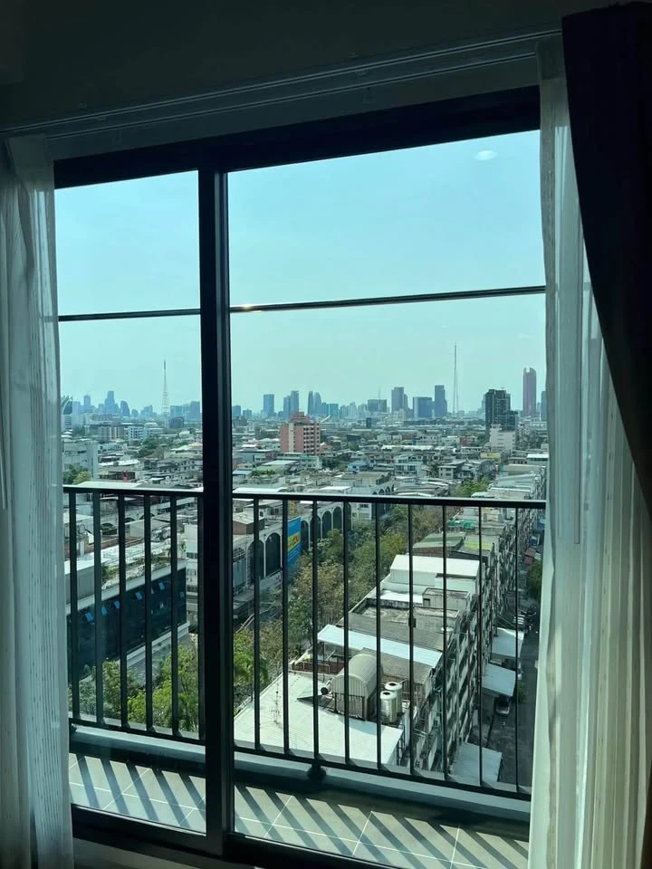 For sale, for rent, Ideo Ratchada Sutthisan condo, nice room, good size, high floor, great view, at a great price, hurry and book now.