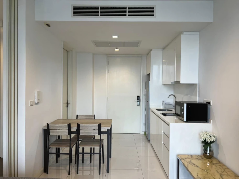 For sale, for rent, Nara 9 Sathorn condo, ready to move in, complete with furniture and electrical appliances. If you don't reserve, you'll regret it