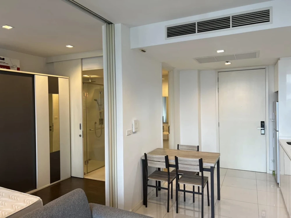 For sale, for rent, Nara 9 Sathorn condo, ready to move in, complete with furniture and electrical appliances. If you don't reserve, you'll regret it