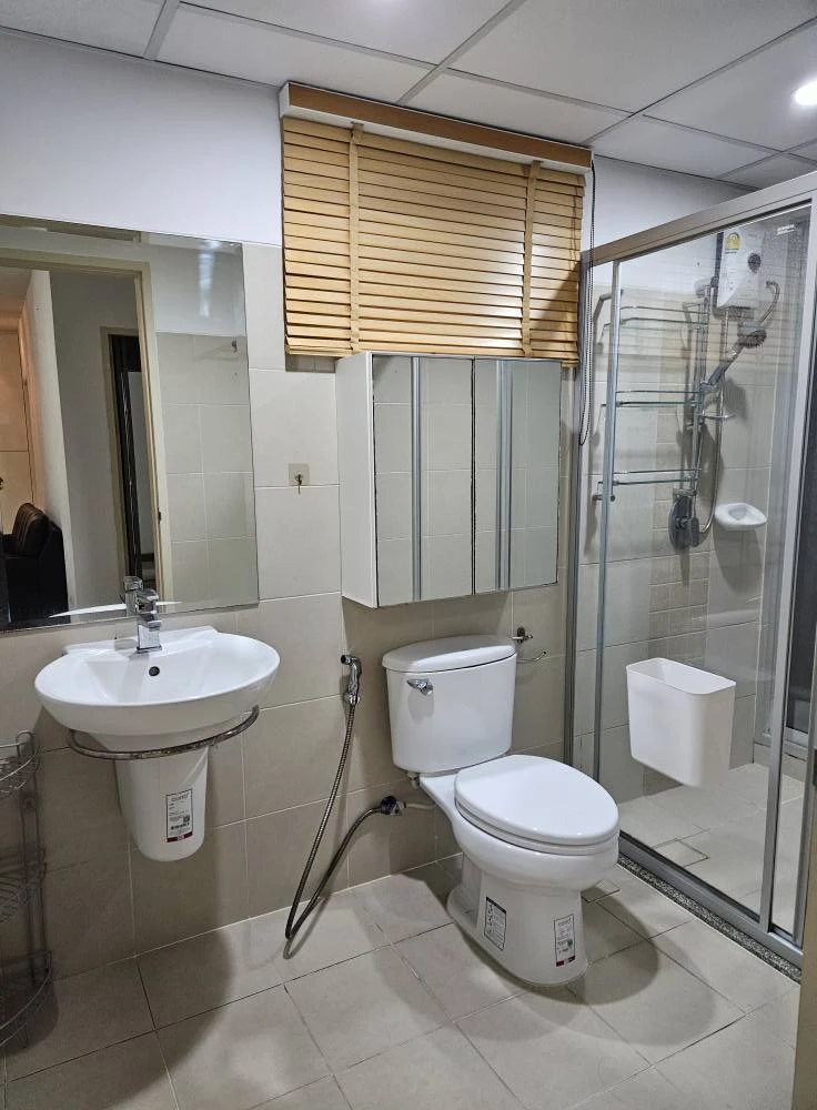 For sale/rent Condo Supalai Park Ekkamai-Thonglor, 2 bedrooms, 1 bathroom, fully furnished, pool view, book now.