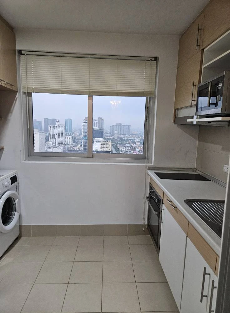 For sale/rent Condo Supalai Park Ekkamai-Thonglor, 2 bedrooms, 1 bathroom, fully furnished, pool view, book now.