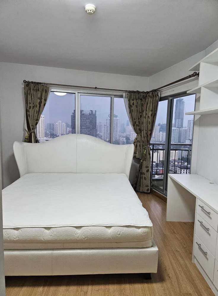 For sale/rent Condo Supalai Park Ekkamai-Thonglor, 2 bedrooms, 1 bathroom, fully furnished, pool view, book now.