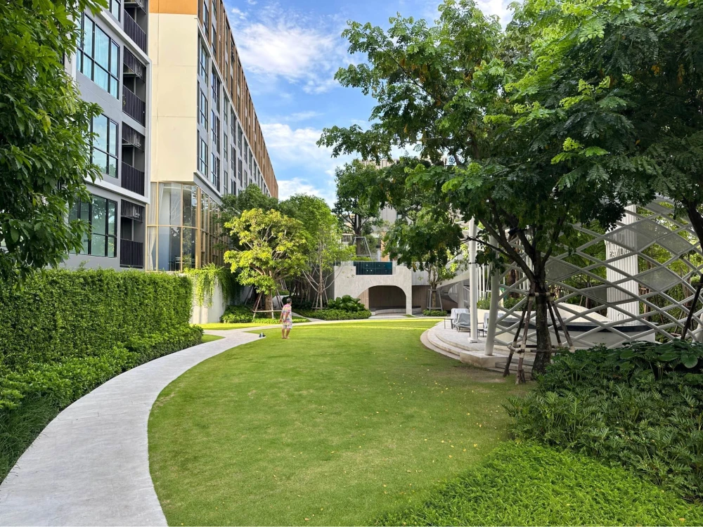 For sale or rent immediately! Atmoz Tropicana Bangna, ready-to-move-in unit with high-quality wallpaper. Book yours today! Don't miss out!