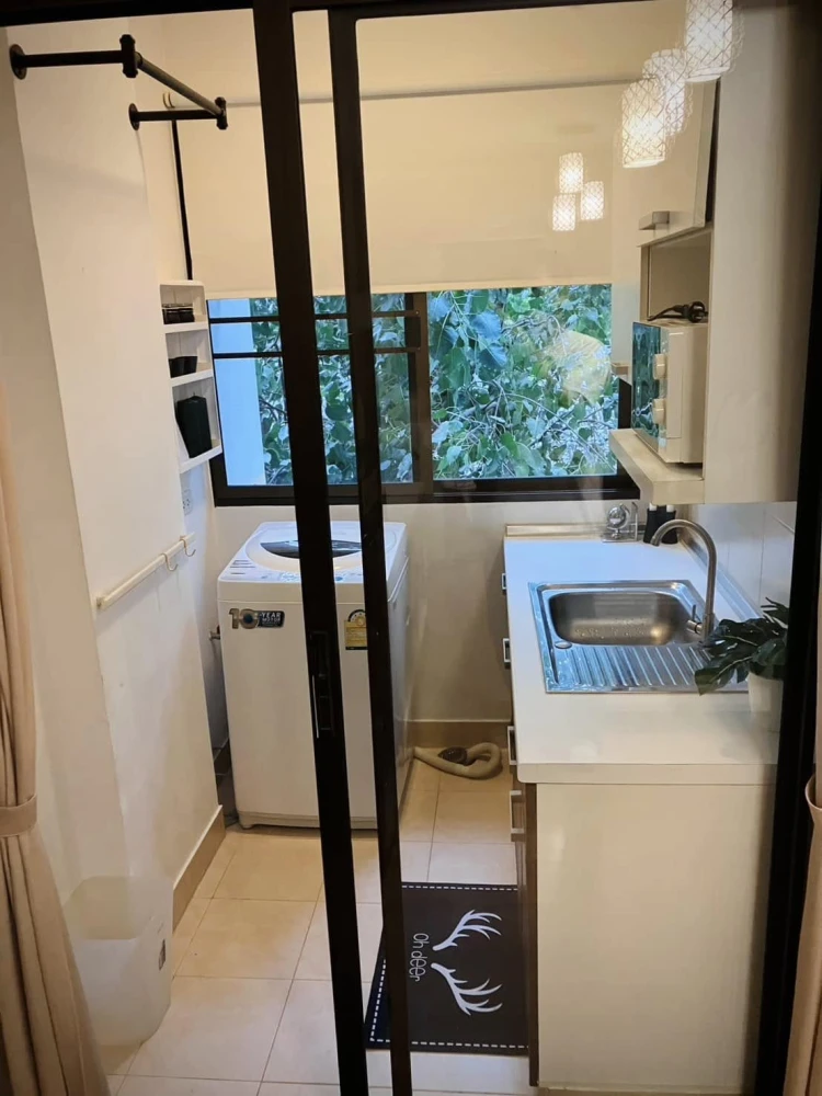 Urgent sale/rent: CONDO Supalai City Resort Ramkhamhaeng. Fully furnished and ready to move in. Completely finished in one place. Just bring your belo