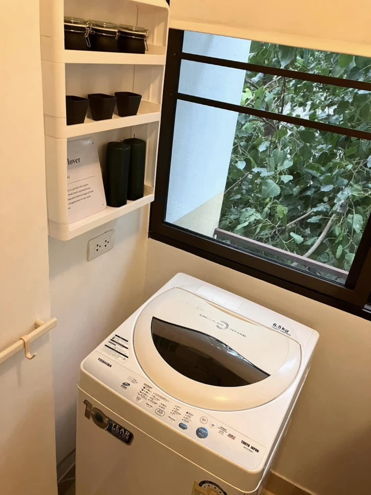 Urgent sale/rent: CONDO Supalai City Resort Ramkhamhaeng. Fully furnished and ready to move in. Completely finished in one place. Just bring your belo