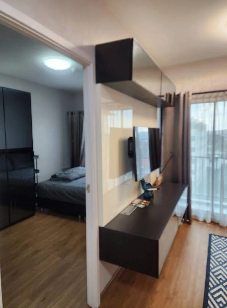 Urgent Sale/Rent: 624 Condolette Ratchada 36. Fully decorated and ready to move in, featuring high-quality wallpaper. Great value—act fast!