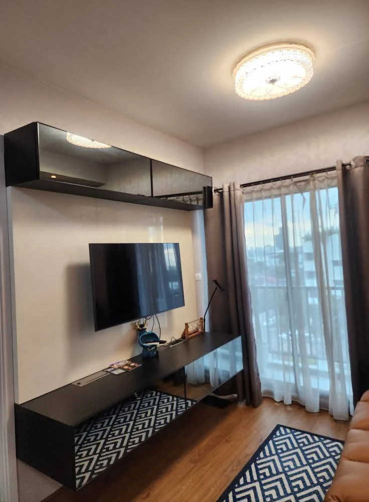 Urgent Sale/Rent: 624 Condolette Ratchada 36. Fully decorated and ready to move in, featuring high-quality wallpaper. Great value—act fast!