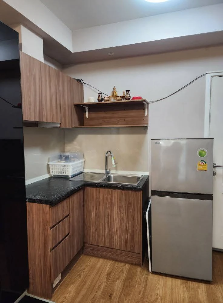 Urgent Sale/Rent: 624 Condolette Ratchada 36. Fully decorated and ready to move in, featuring high-quality wallpaper. Great value—act fast!