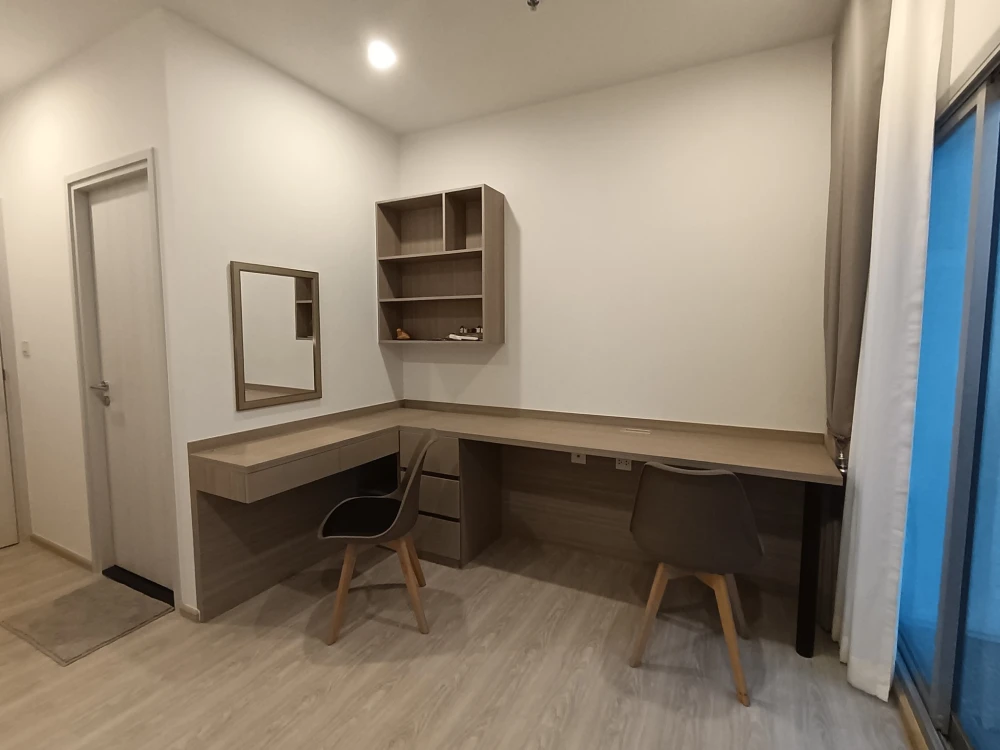Urgent sale,rent Noble Revolve Ratchada Condo, empty room, affordable price. Those who love decorating rooms, don't wait.