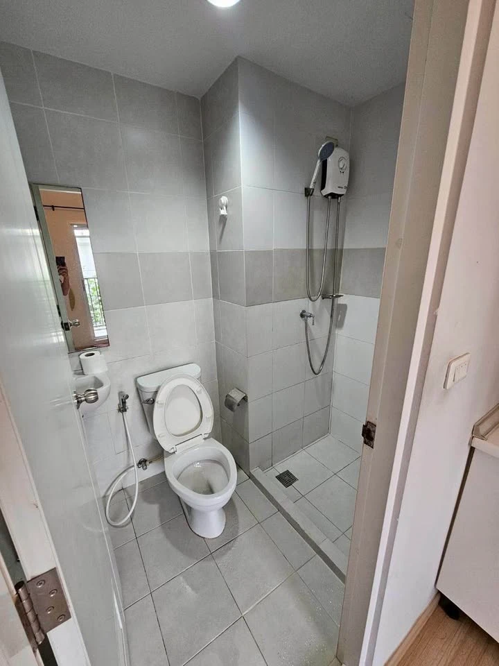 For sale or rent: Plum Condo Samakee, studio unit, 4th floor (not too high), at a very special price. Don't miss out!